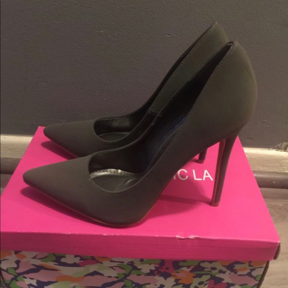 Shoe Republic LA Pumps